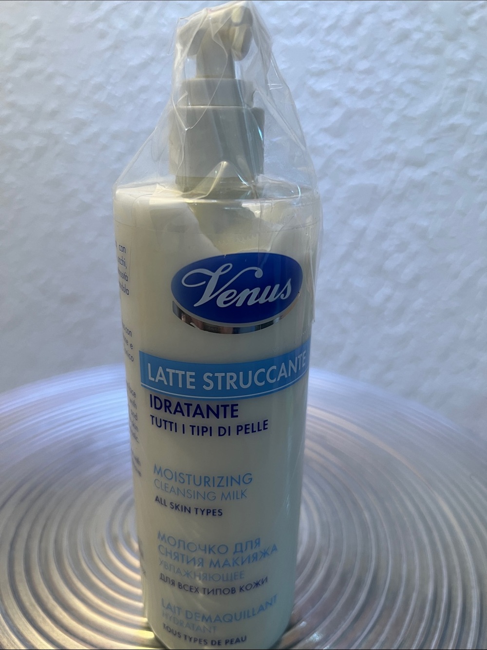 VENUS MOISTURIZING CLEANSING MILK